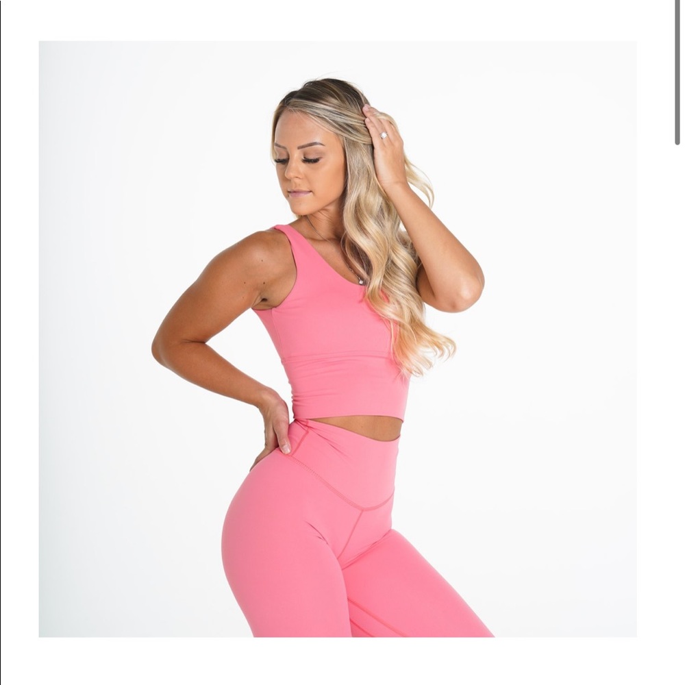 NWT NVGTN SET essence bra signature leggings pink